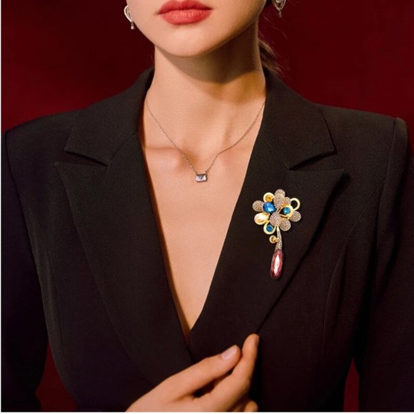 Large Love Crystal Flower Brooch / Necklace Pendant - Picture 7 of 11